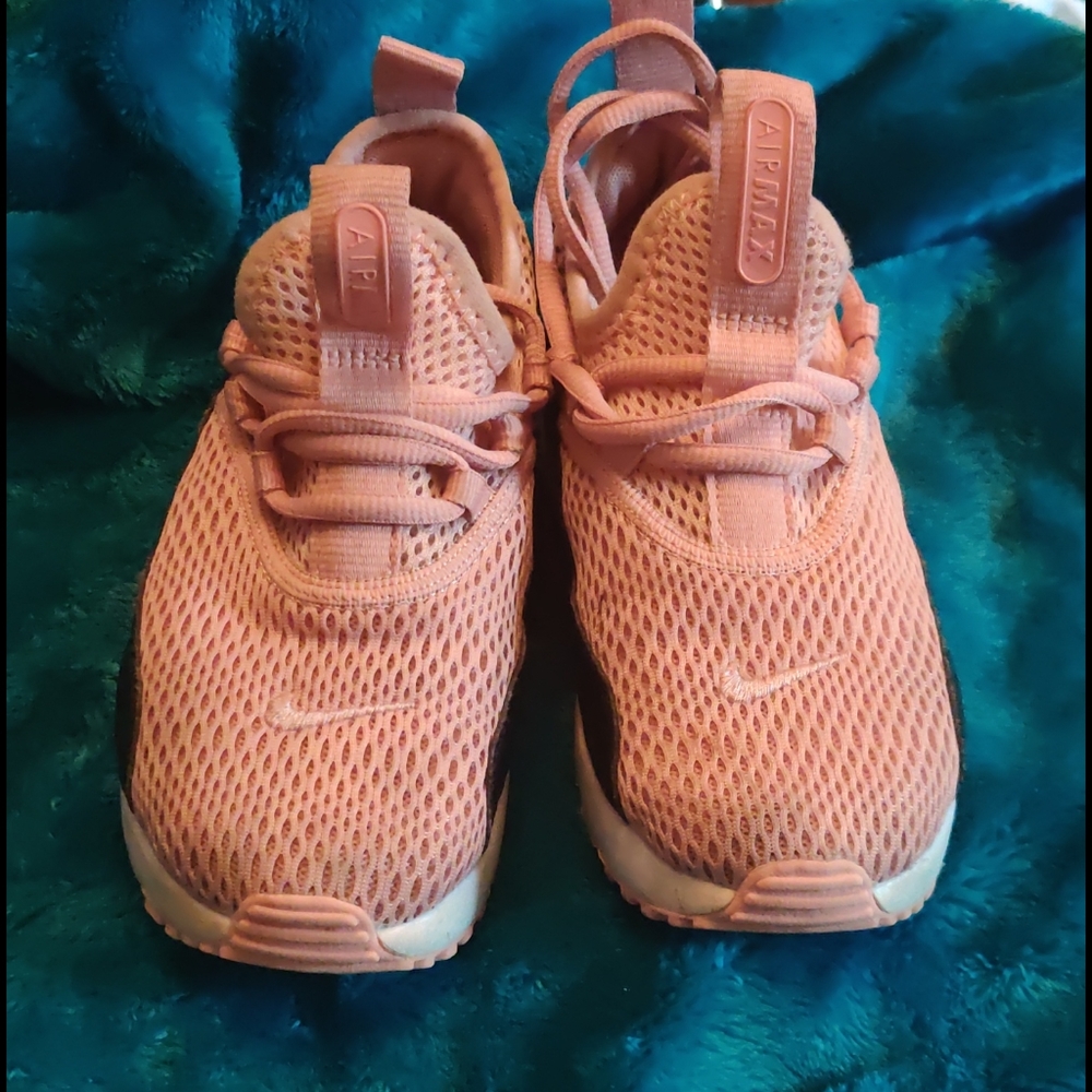 Girl tennis shoe